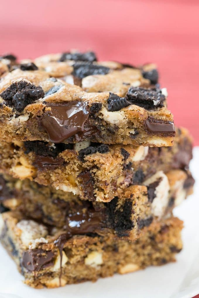 Cookies and Cream Bars Recipe | Oreo Bars | Blondie Recipe #chocolate #oreo #blondies #baking #cookies #edsug A stack of blondies filled with chocolate chunks and chopped cookies.