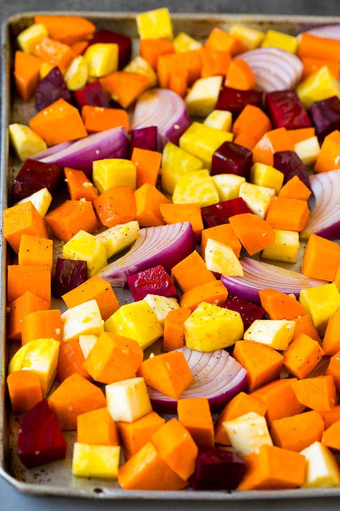 Roasted Root Vegetables Recipe | Roasted Sweet Potatoes | Roasted Beets | Roasted Carrots #carrots #beets #vegetables #sweetpotatoes #fall #parsnips #sidedish #edsug #cleaneating #healthy A mixture of root vegetables tossed with olive oil and garlic.