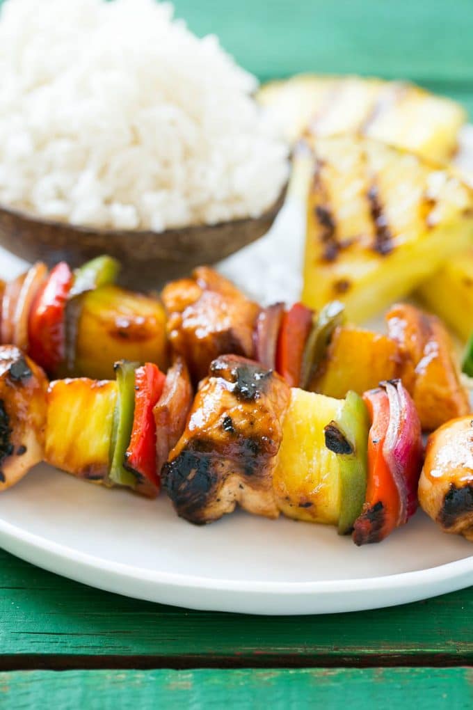Hawaiian Chicken Kabobs Recipe | Hawaiian Chicken Kabobs | Chicken Pineapple Kabobs #pineapple #chicken #grilling #dinner #edsug Hawaiian chicken kabobs served with coconut rice.