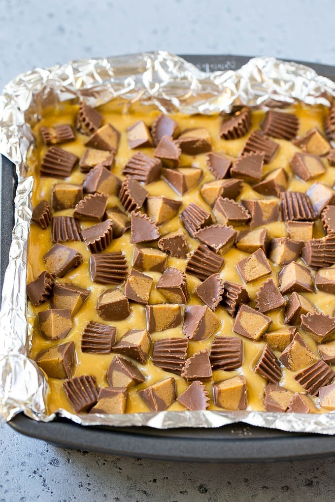 Chocolate Peanut Butter Fudge Recipe | Peanut Butter Cup Fudge | Easy Fudge Recipe #chocolate #peanutbutter #fudge #baking #dessert #edsug Layered peanut butter chocolate fudge in a square pan.