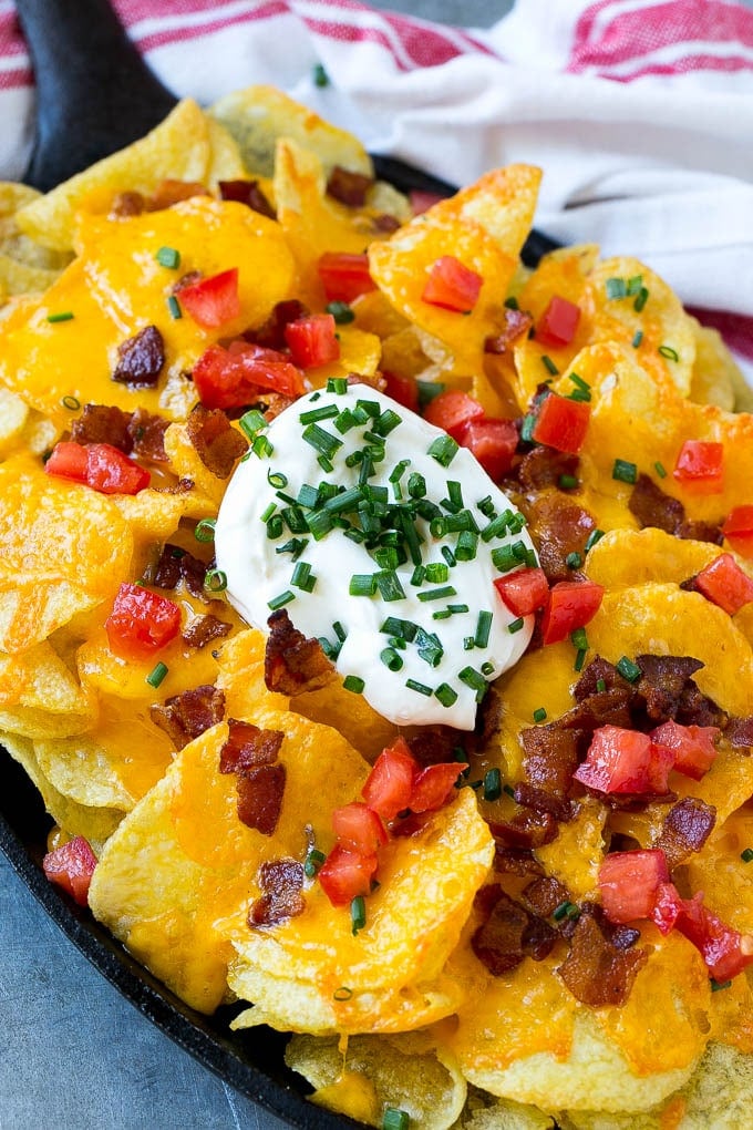 Irish Nachos Recipe | Potato Nachos | Potato Chip Recipe | Appetizer Recipe #nachos #potatoes #cheese #bacon #appetizer #edsug A skillet of Irish nachos topped with melted cheese, bacon, tomatoes and sour cream.