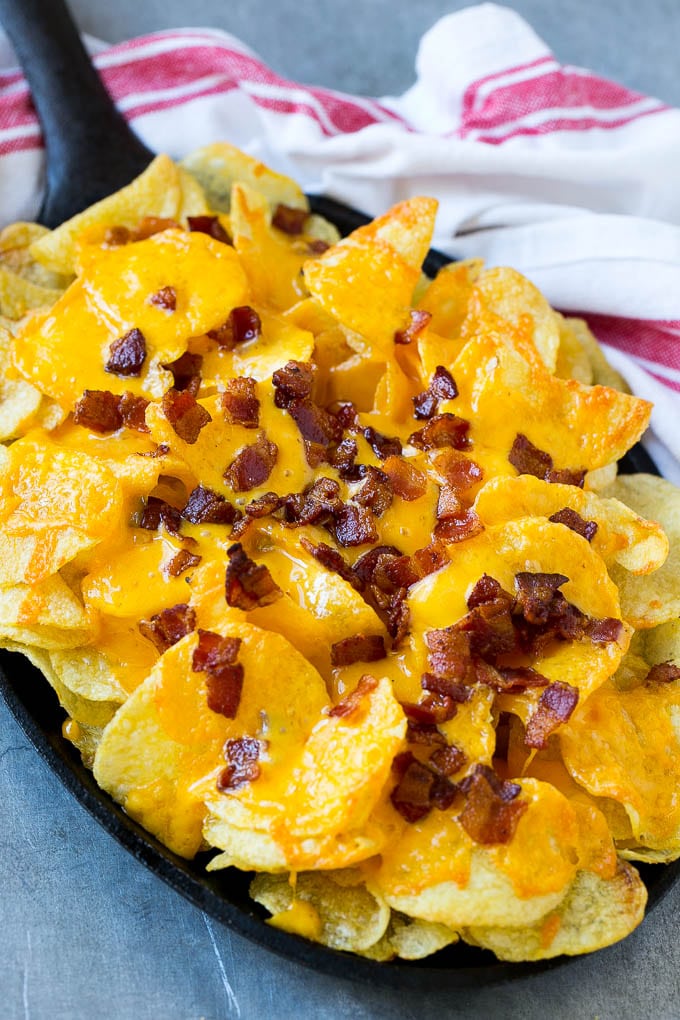 Irish Nachos Recipe | Potato Nachos | Potato Chip Recipe | Appetizer Recipe #nachos #potatoes #cheese #bacon #appetizer #edsug Potato chips topped with melted cheese and bacon.