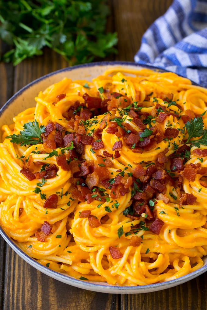 Butternut Squash Pasta Recipe #pasta #squash #bacon #fall #dinner #edsug A bowl of creamy butternut squash pasta topped with bacon.