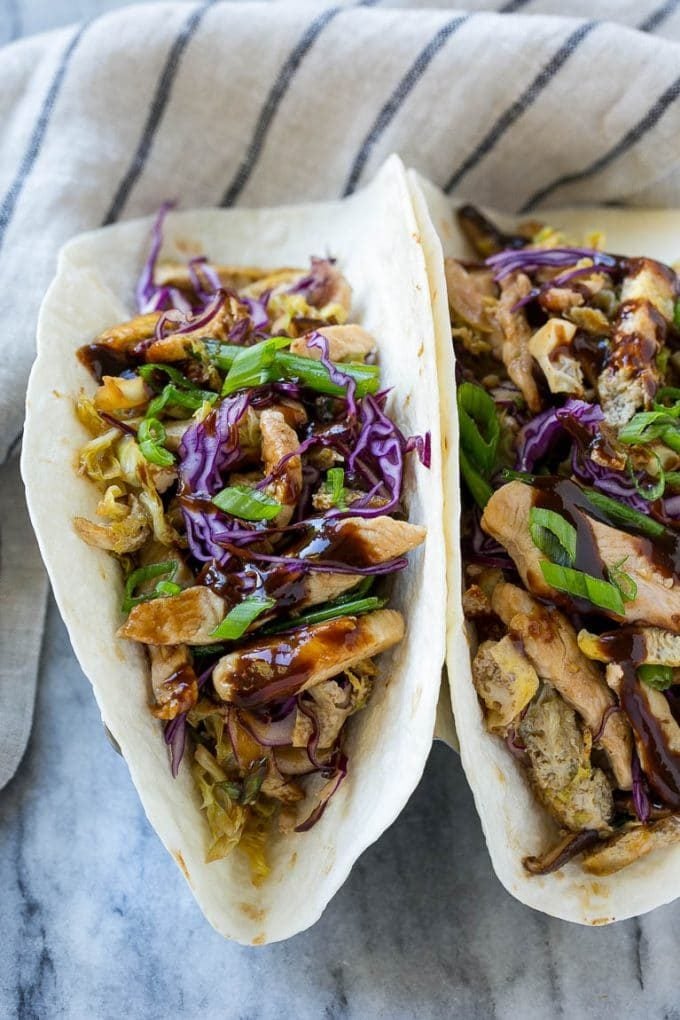 Moo Shu Chicken Recipe | Easy Chicken Recipe | Asian Chicken Recipe | Take Out Recipe | Easy Dinner Recipe #chicken #stirfry #mooshu #dinner #edsug Moo shu chicken inside pancakes with hoisin sauce.