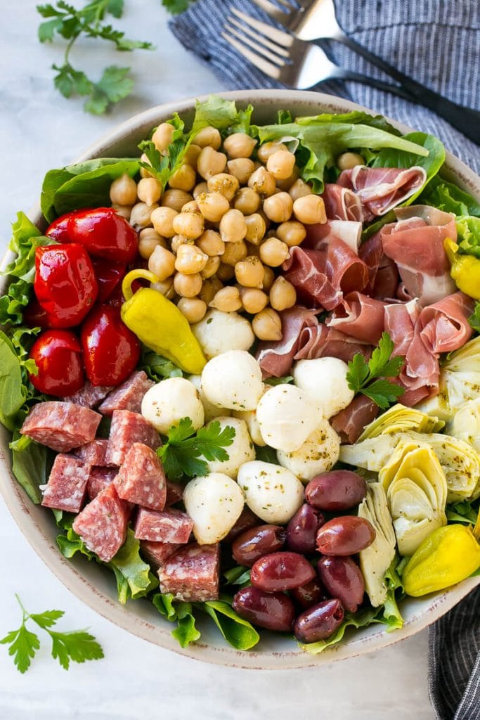 Antipasto Salad Recipe | Italian Salad | Main Course Salad | Antipasto Recipe #salad #salami #italianfood #dinner #lunch #edsug Antipasto salad made with salami, peppers, prosciutto, chickpeas and mozzarella.