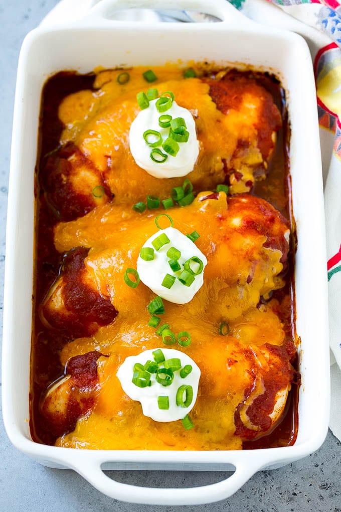 Salsa Chicken Recipe | Baked Chicken | Mexican Chicken #chicken #salsa #mexican #lowcarb #keto #glutenfree #dinner #edsug A dish of baked salsa chicken topped with cheese and sour cream.