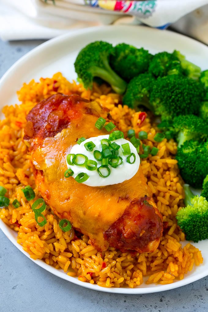 Salsa Chicken Recipe | Baked Chicken | Mexican Chicken #chicken #salsa #mexican #lowcarb #keto #glutenfree #dinner #edsug Salsa chicken served over Mexican rice with broccoli.