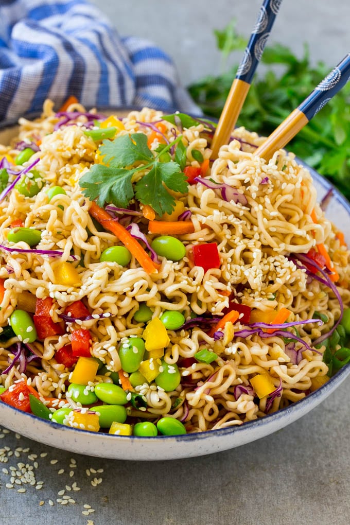 Asian Noodle Salad Recipe | Ramen Noodle Salad | Asian Salad #salad #noodles #edamame #vegetarian #edsug #lunch Asian noodle salad with ramen noodles, edamame, bell peppers and carrots in a sesame dressing.