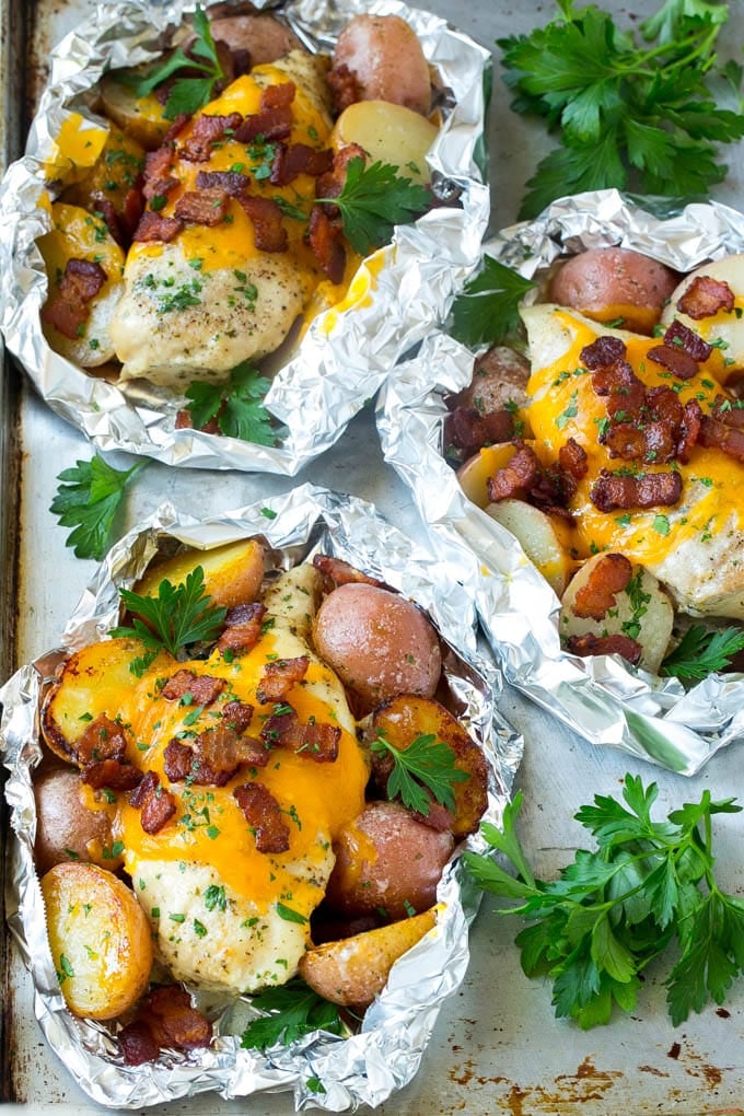 Bacon Ranch Chicken Foil Packets | Chicken in Foil | Foil Packet Recipe | Ranch Chicken #ranchchicken #grilling #chicken #foilpacket #foilpackets #bacon #dinner #edsug Chicken foil packets with potatoes, bacon and parsley.