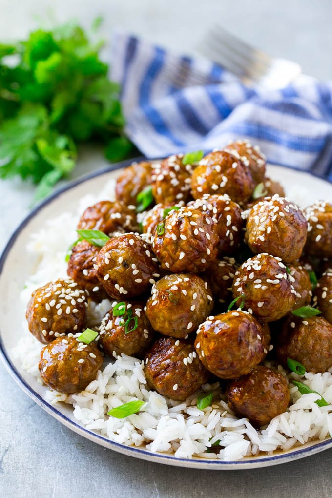 Teriyaki Meatballs Recipe | Asian Meatballs Recipe | Easy Meatball Recipe | Appetizer Meatballs #meatballs #teriyaki #beef #rice #dinner #edsug Teriyaki meatballs served over a bed of steamed rice and garnished with sesame seeds.