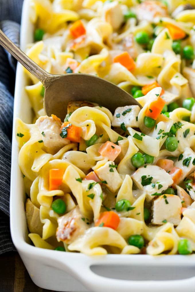 Chicken Noodle Casserole Recipe | Creamy Chicken Casserole | Cream of Chicken Soup Casserole | Noodle Casserole #casserole #chicken #noodles #dinner #pasta #edsug This simple chicken noodle casserole is a complete meal in one pan.