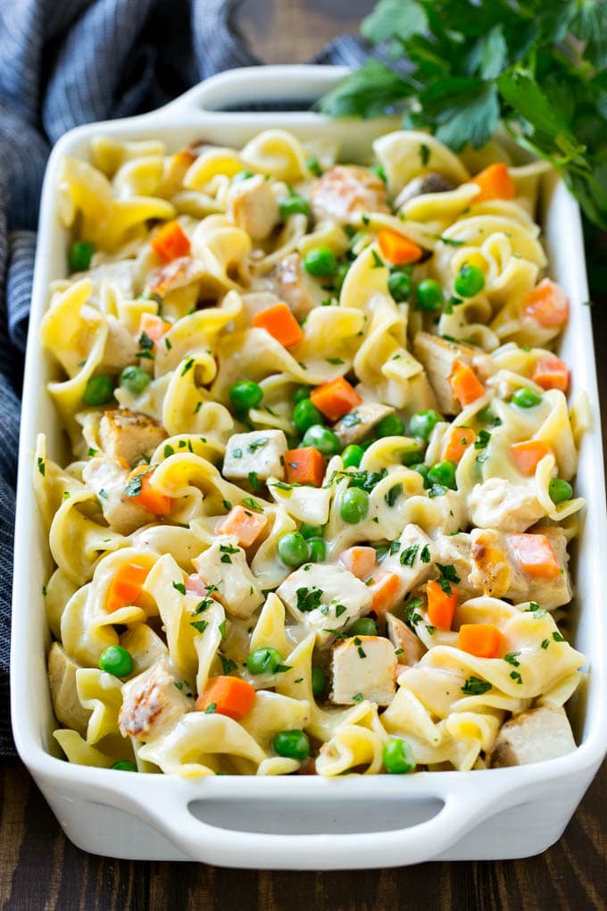 Chicken Noodle Casserole Recipe | Creamy Chicken Casserole | Cream of Chicken Soup Casserole | Noodle Casserole #casserole #chicken #noodles #dinner #pasta #edsug This chicken noodle casserole is diced chicken, veggies and egg noodles all in a creamy sauce.