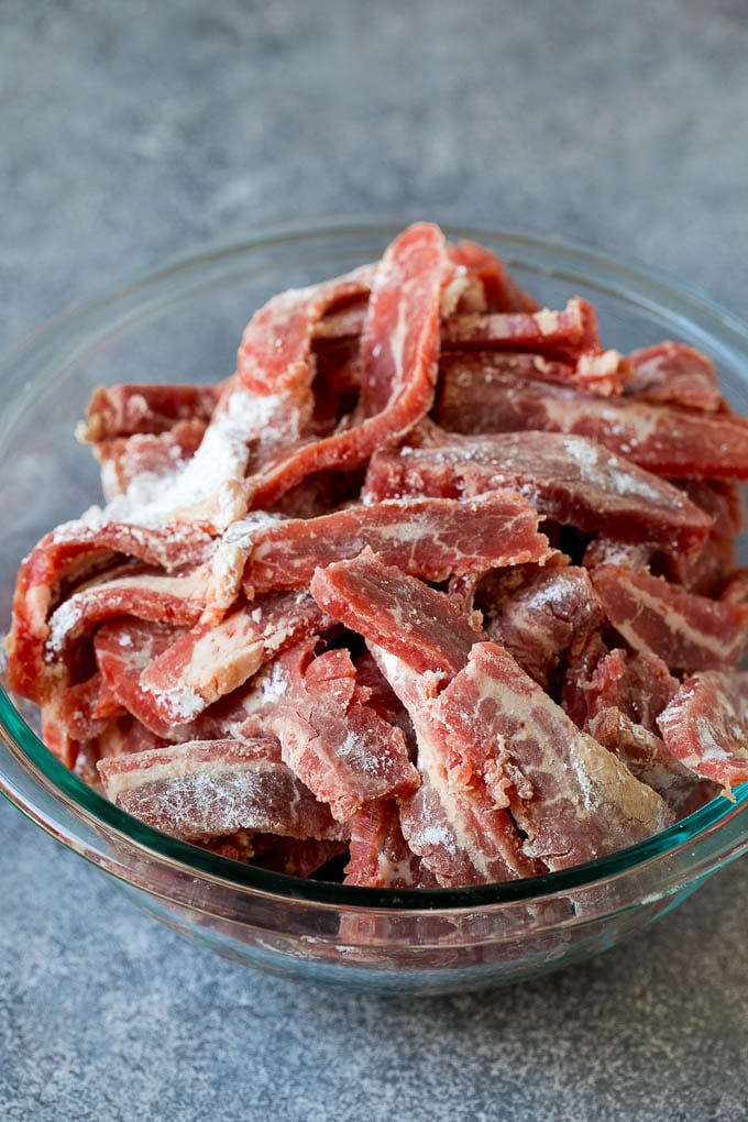 Mongolian Beef Recipe | Asian Beef Recipe | Chinese Beef | Beef Stir Fry #Chinese #Mongolian #Asian #mongolianbeef #beef #edsug #dinner Thinly sliced steak coated in cornstarch.