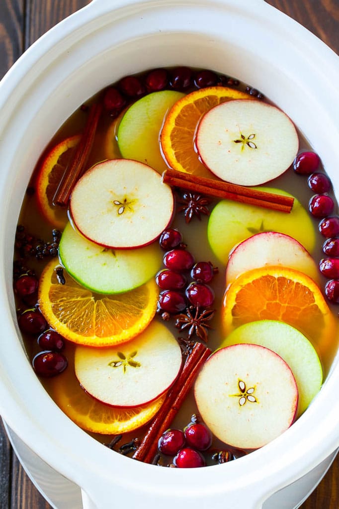 Slow Cooker Apple Cider | Mulled Apple Cider | Crockpot Apple Cider #cider #apple #applecider #drink #crockpot #slowcooker #edsug Slow cooker apple cider garnished with apple slices, oranges, cranberries, cinnamon sticks and spices.