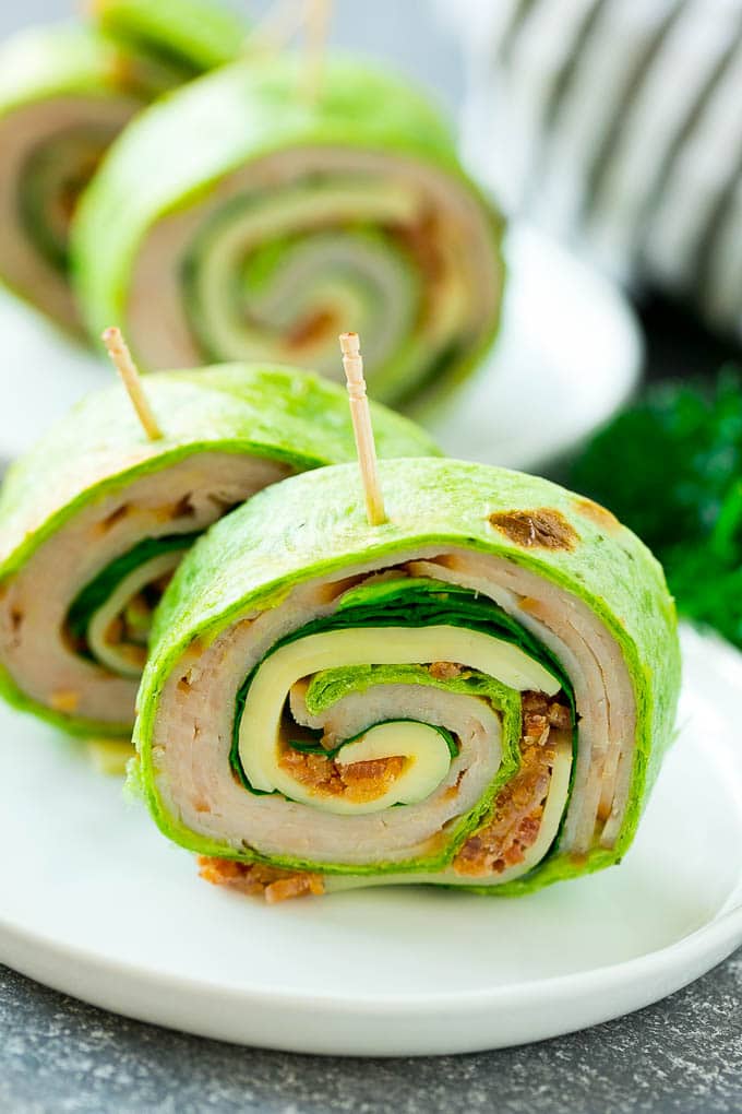 Turkey Roll Ups Recipe | Turkey Pinwheel Sandwiches | Turkey Roller Sandwiches #turkey #avocado #sandwich #lunch #appetizer #edsug Turkey roll ups served on a plate.