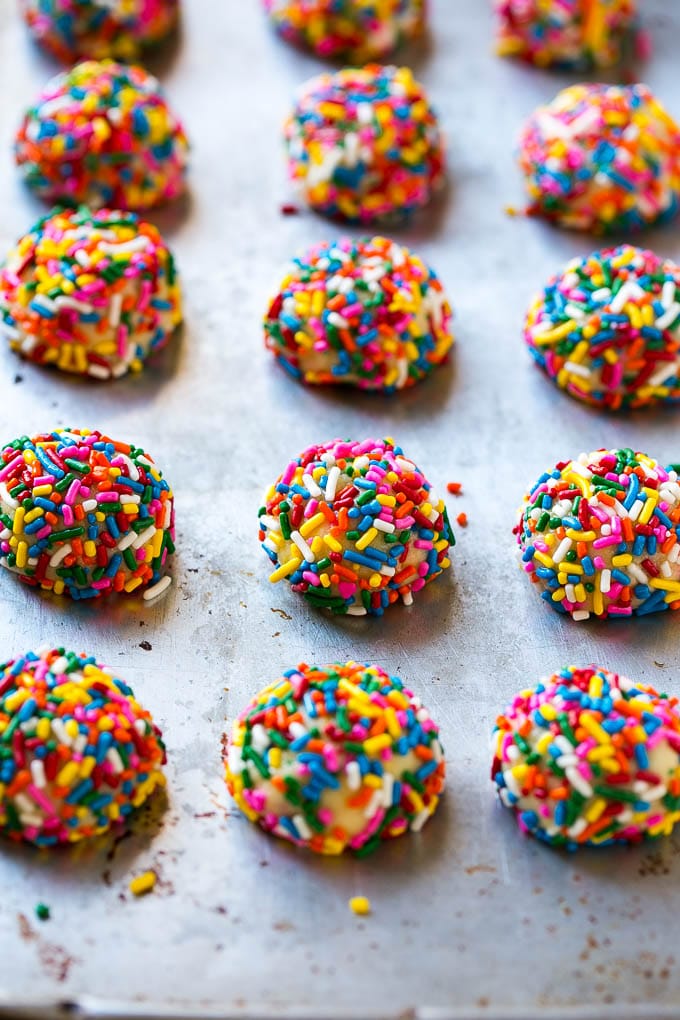 Funfetti Cookies Recipe | Funfetti Cake Mix Cookies | Sprinkle Cookies | Cake Mix Cookies #cookies #funfetti #sprinkles #dessert #edsug Balls of cookie dough coated in sprinkles.