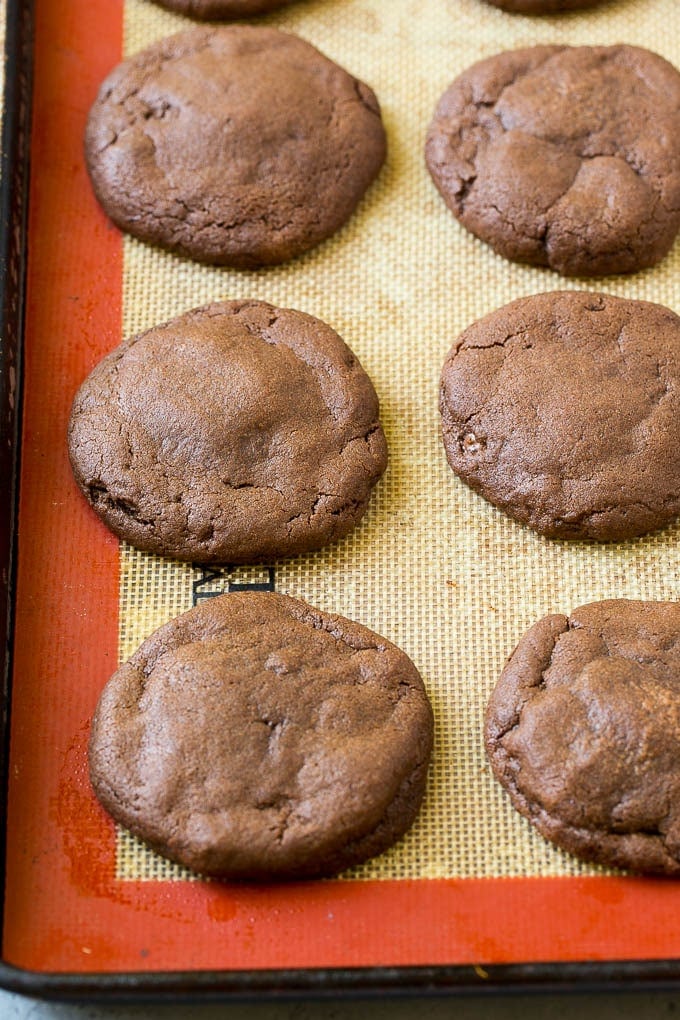Nutella Cookies Recipe | Nutella Stuffed Cookies | Chocolate Cookies #nutella #chocolate #cookies #baking #dessert #edsug Baked chocolate stuffed cookies.