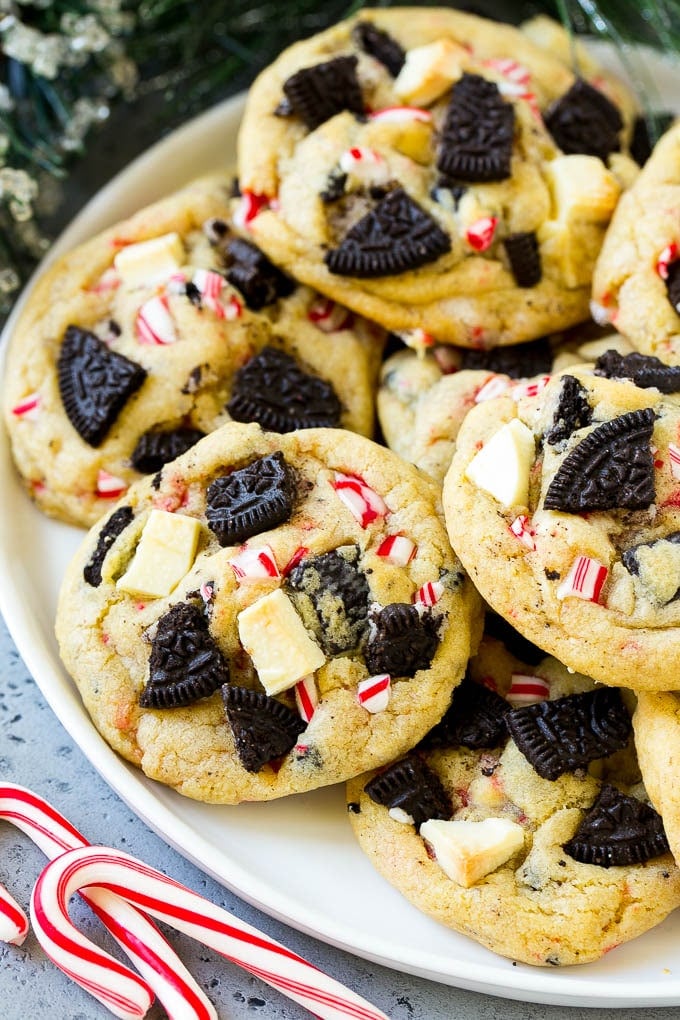 Oreo Peppermint Cookies Recipe | Candy Cane Cookies | Oreo Cookies #oreo #peppermint #cookies #baking #Christmas #sweets #edsug A plate of Oreo peppermint cookies filled with white chocolate and candy canes.