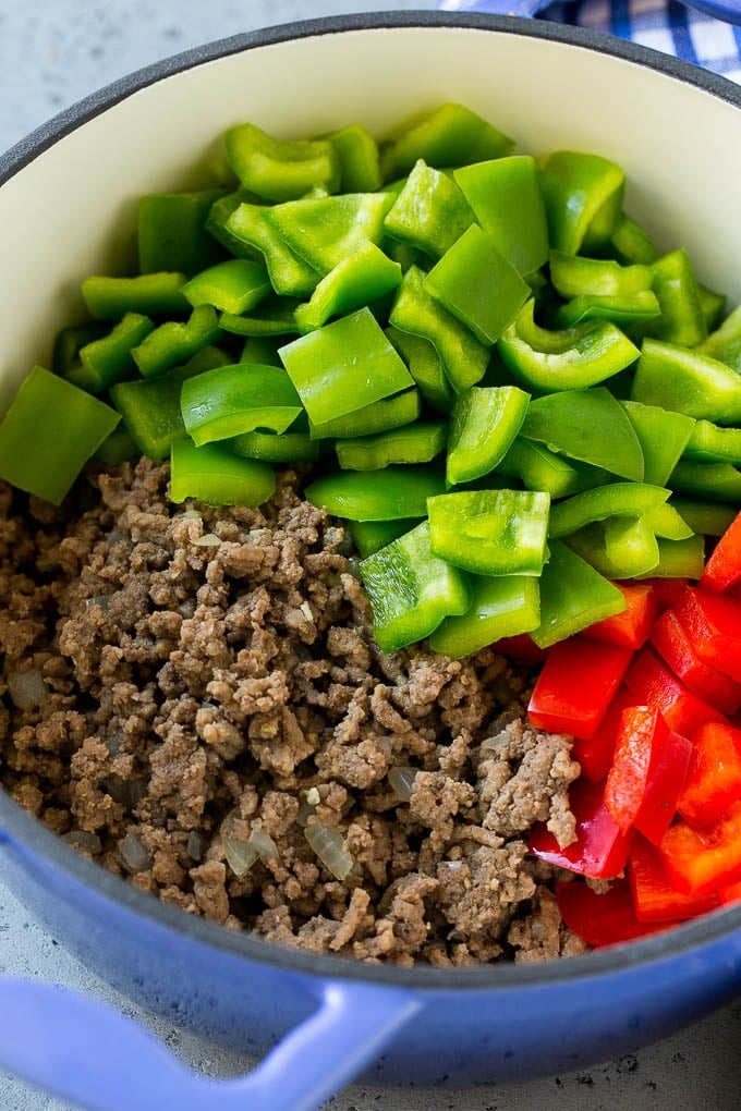 Stuffed Pepper Soup Recipe | Beef and Rice Soup | Stuffed Peppers #peppers #soup #beef #rice #dinner #edsug Cooked ground beef and bell peppers in a soup pot.