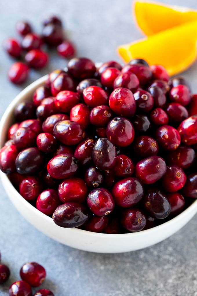 Cranberry Orange Sauce Recipe | Homemade Cranberry Sauce | Fresh Cranberry Sauce #cranberry #orange #fall #thanksgiving #sauce #dinner #edsug A bowl of fresh cranberries.