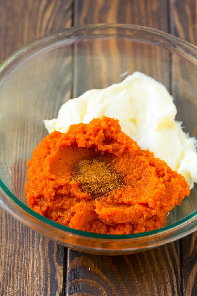 Pumpkin Dip Recipe | Dessert Dip | Pumpkin Pie Dip #pumpkin #dessert #dip #fall #thanksgiving #edsug Puree, cream cheese and spices in a bowl.
