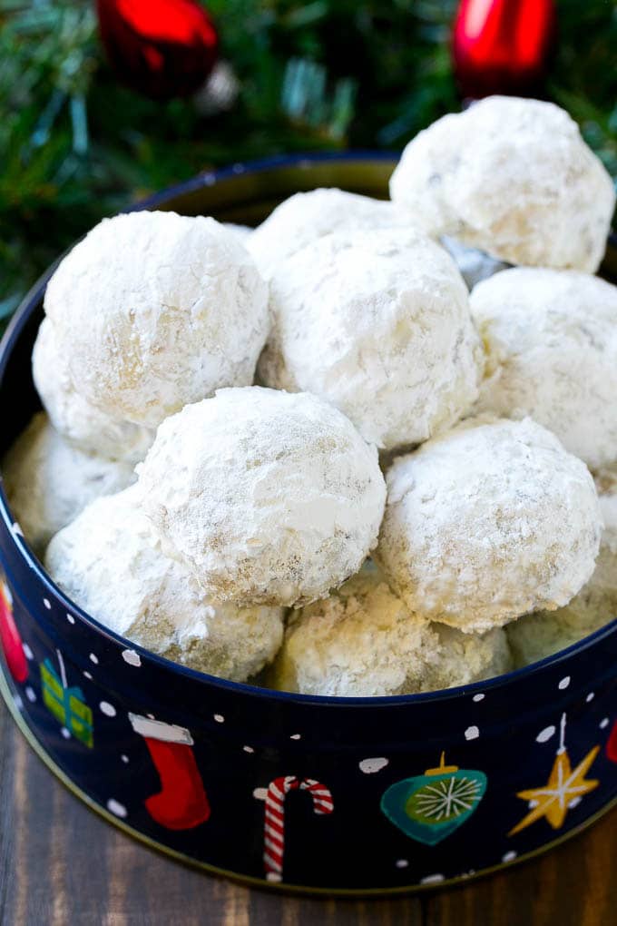 Snowball Cookies Recipe | Mexican Wedding Cookies | Russian Tea Cakes #cookies #pecan #chocolate #baking #dessert #christmas #edsug Snowball cookies coated in powdered sugar and served in a holiday tin,