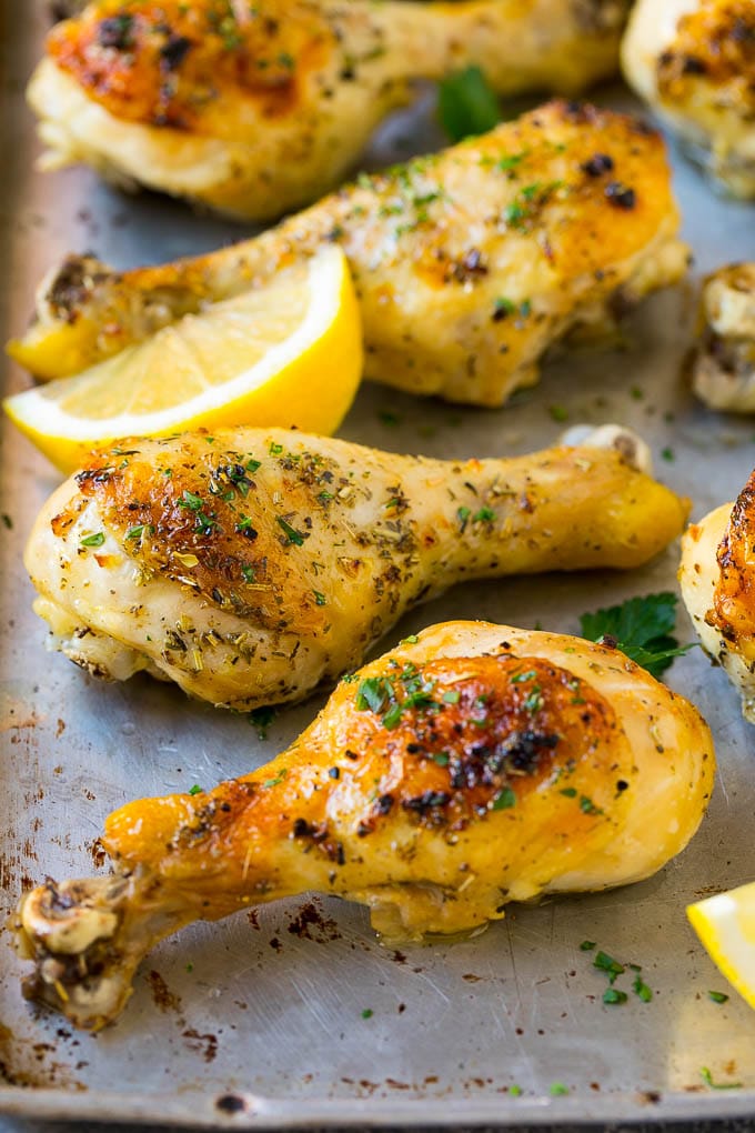 Baked Chicken Drumsticks Recipe | Roasted Chicken Drumsticks | Garlic and Herb Chicken #dinner #chicken #garlic #glutenfree #lowcarb #keto #cleaneating #edsug Baked chicken drumsticks flavored with garlic and herbs, then garnished with lemon wedges and parsley.