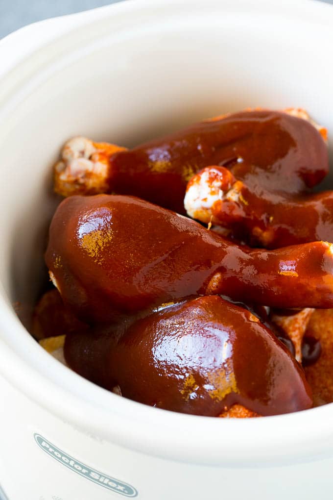 Slow Cooker Chicken Drumsticks Recipe | Crock Pot Chicken Drumsticks | BBQ Chicken Drumsticks #chicken #drumsticks #slowcooker #crockpot #bbq #dinner #edsug A crock pot of chicken drumsticks coated in BBQ sauce.