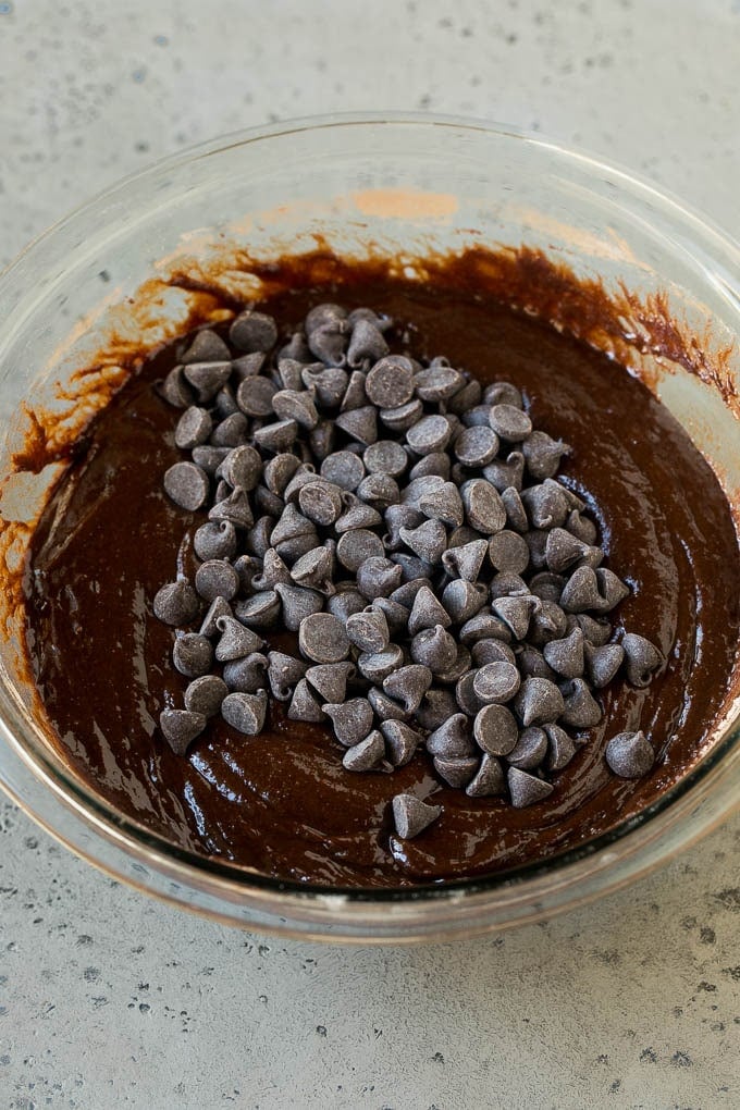 Oreo Brownies Recipe | Homemade Brownies | Chocolate Chip Brownies #brownies #oreos #chocolate #dessert #sweets #edsug Chocolate brownie batter with chocolate chips in it.