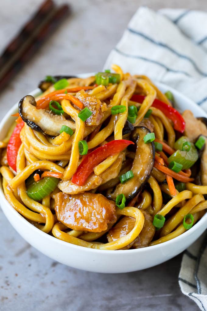 Stir Fry Noodles Recipe | Noodle Stir Fry #chicken #noodles #stirfry #mushrooms #dinner #edsug A bowl of stir fry noodles with chicken and vegetables.