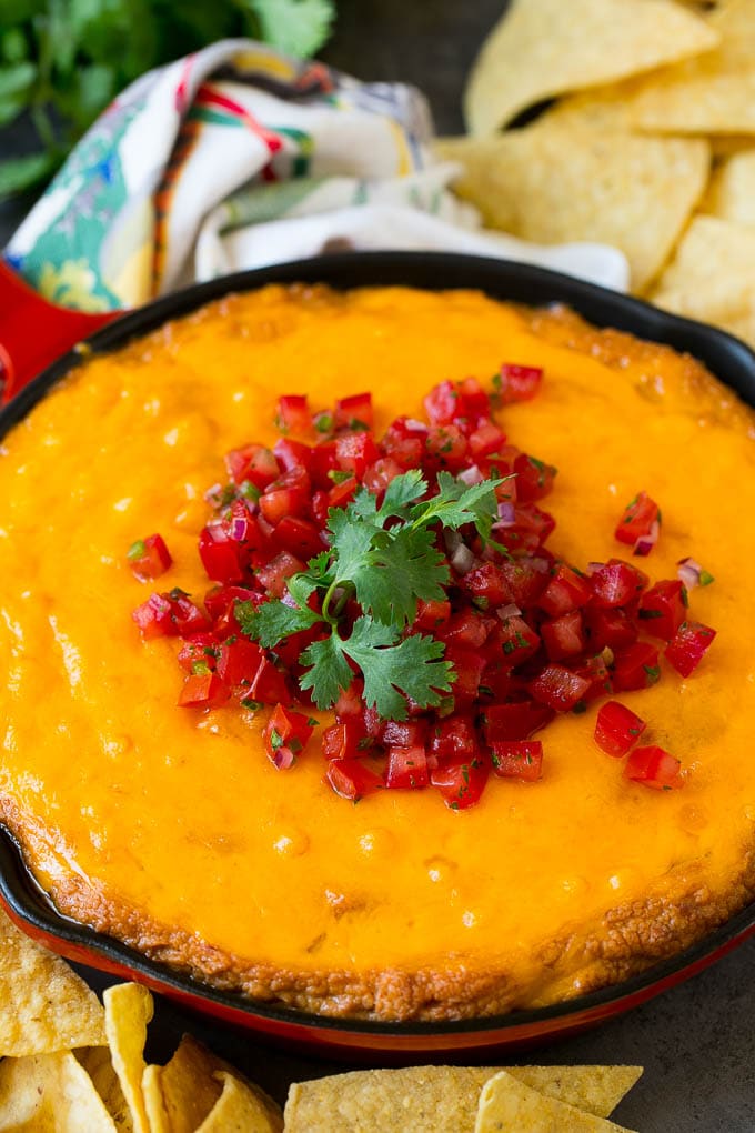 Bean Dip Recipe | Mexican Dip #dip #appetizer #mexicanfood #beans #cheese #edsug Cheesy Mexican bean dip topped with melted cheese and pico de gallo.