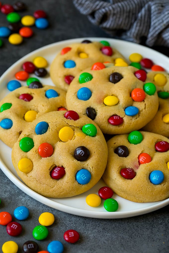 M&M Cookies Recipe #cookies #chocolate #baking #dessert #sweets #edsug A plate of M&M cookies, garnished with extra candy.