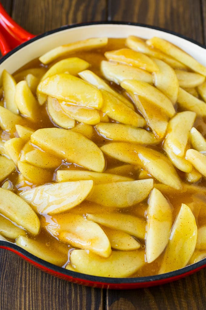 Dutch Apple Pie Recipe | Homemade Apple Pie #pie #apple #dessert #baking #fall #edsug Homemade apple pie filling in a skillet.