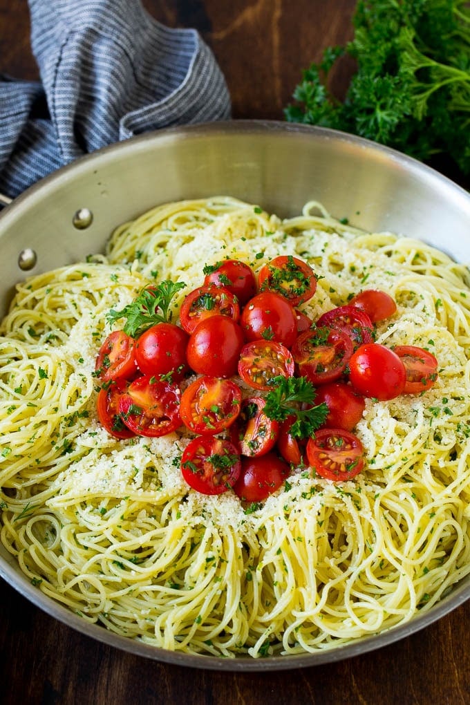 Garlic and Herb Angel Hair Pasta #pasta #garlic #sidedish #dinner #edsug Garlic and herb angel hair pasta topped with fresh tomatoes.