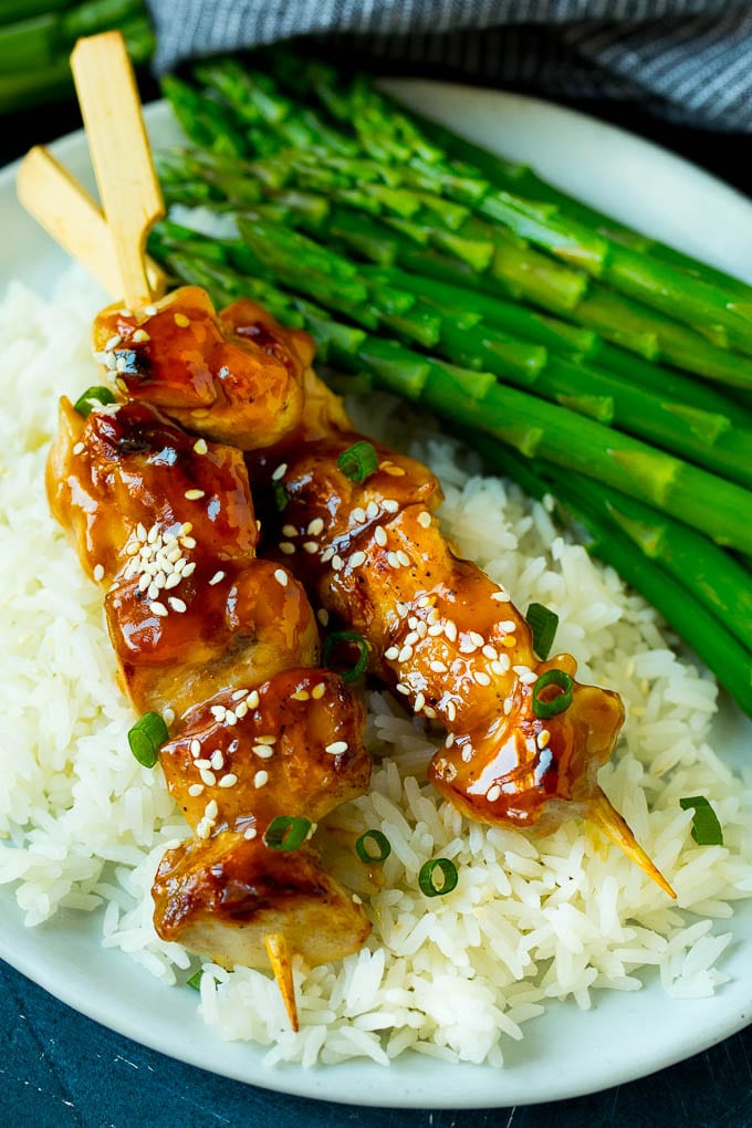 Chicken Yakitori Recipe | Grilled Chicken #chicken #grilling #dinner #edsug Yakitori skewers served over steamed rice with asparagus.