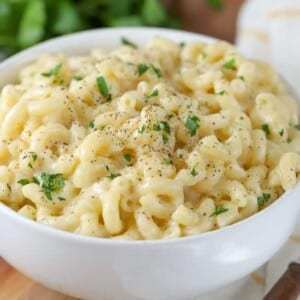 A picture of Guinness mac and cheese in a bowl.