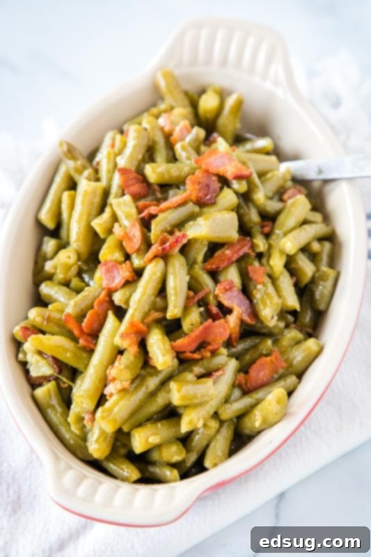 Delicious bowl of quick and easy green beans with bacon, ready to serve