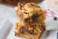Gooey Chocolate Chip Caramel Bars