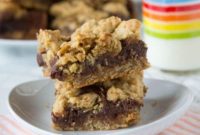 Chewy Oatmeal Fudge Bars