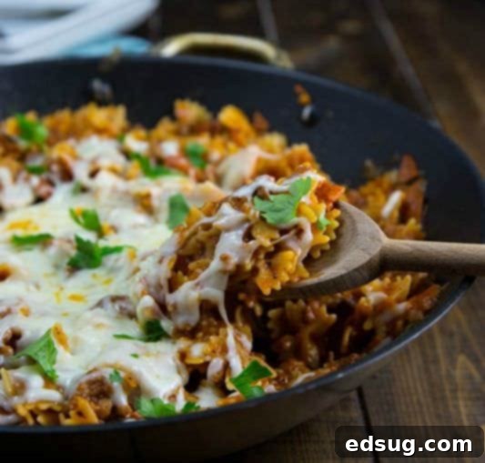 Pizza Pasta Skillet – turn pizza night into a 20 minute, super easy pasta dinner that everyone will go crazy for. 