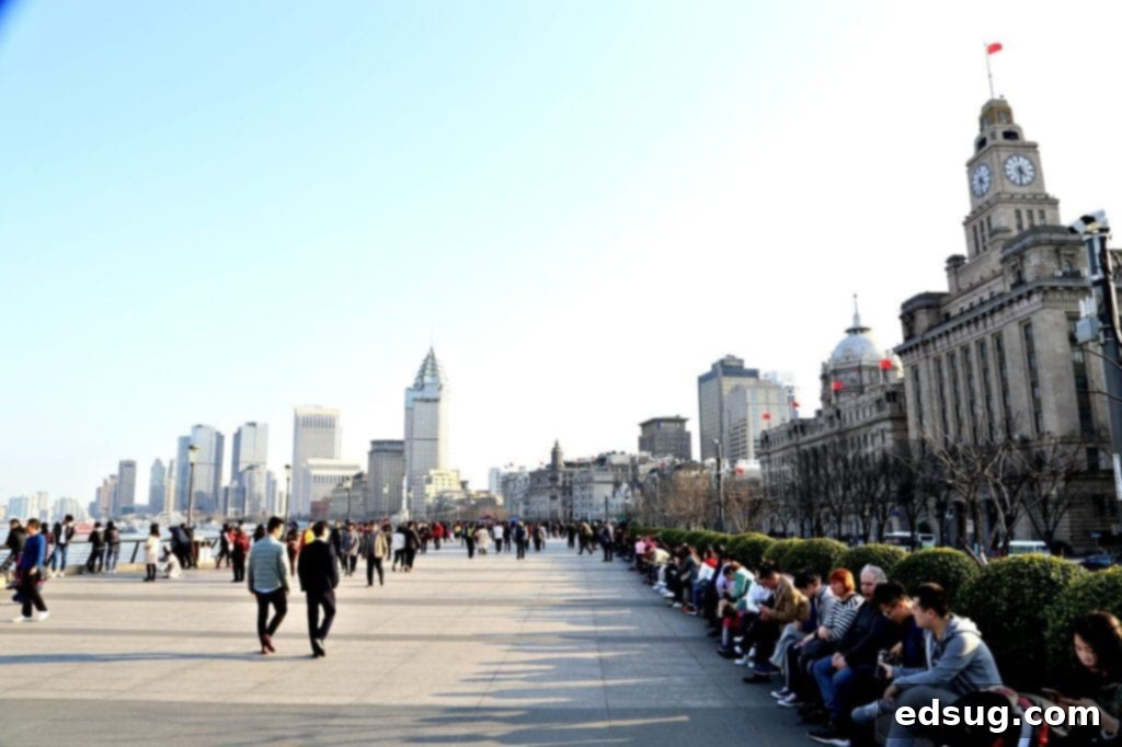 10 Unmissable Shanghai Experiences 4 The iconic Bund waterfront in Shanghai with historic European-style buildings on one side and modern skyscrapers across the Huangpu River.