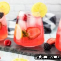 close up glass of lemonade