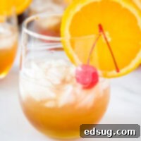 Classic Amaretto Sour Recipe 7 Amaretto Sour Recipe - a classic cocktail that is so easy to make an absolutely delicious! With just 4 ingredients it is so simple to make, it will become your go-to cocktail!