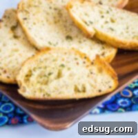 close up crispy garlic bread
