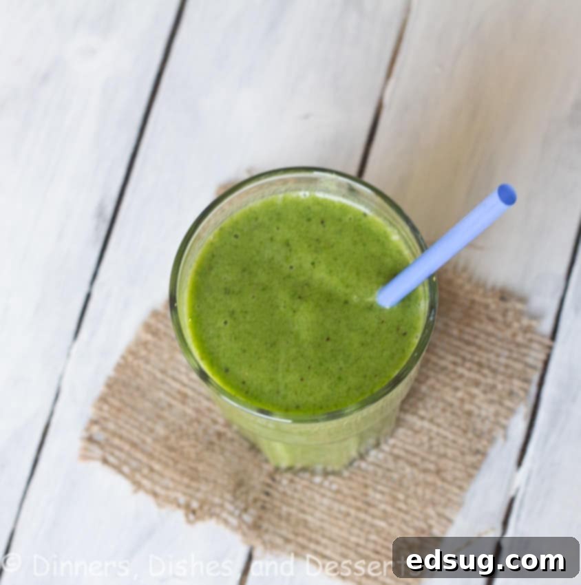 kiwi and spincah smoothie in a cup